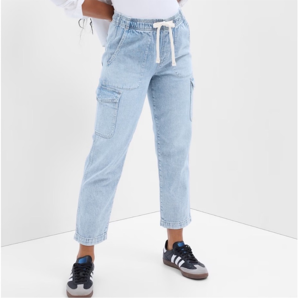 NWT GAP Mid Rise Easy Cargo Jeans Size Small